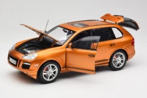 Porsche Cayenne GTS Lava Orange Norev 1:18 187535 Метал — снимка 2 от 8