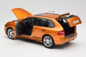 Porsche Cayenne GTS Lava Orange Norev 1:18 187535 Метал — снимка 5 от 8