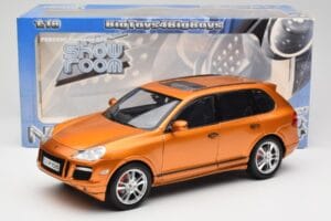 Porsche Cayenne GTS Lava Orange Norev 1:18 187535 Метал — снимка 8 от 8