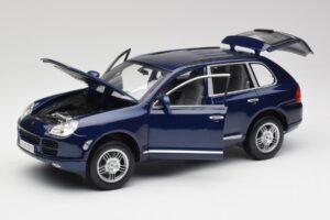 Porsche Cayenne S 9PA Dark Sea Син Металик Maisto 1:18 31635 Метал — снимка 2 от 8