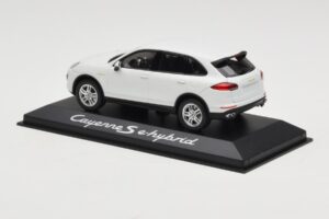 Porsche Cayenne 958 S e-Hybrid Бял Minichamps 1:43 WAP0200040E Метал — снимка 3 от 4