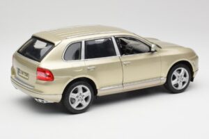 Porsche Cayenne Turbo 955 Бежов Maisto 1:18 WAP02100113 Метал — снимка 3 от 8