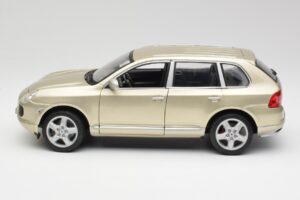 Porsche Cayenne Turbo 955 Бежов Maisto 1:18 WAP02100113 Метал — снимка 4 от 8