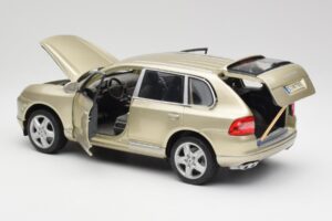 Porsche Cayenne Turbo 955 Бежов Maisto 1:18 WAP02100113 Метал — снимка 5 от 8