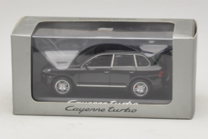 Porsche Cayenne Turbo Dark Green Metallic Minichamps 1:43 WAP02061117 Метал — снимка 5 от 5