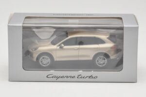 Porsche Cayenne 958 Turbo Златен Minichamps 1:43 WAP0200050E Метал — снимка 4 от 4