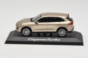 Porsche Cayenne 958 Turbo Златен Minichamps 1:43 WAP0200050E Метал