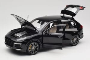 Porsche Cayenne Turbo S 958 Black Metallic Minichamps 1:18 110064000 Метал — снимка 2 от 8