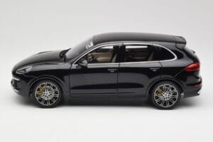 Porsche Cayenne Turbo S 958 Black Metallic Minichamps 1:18 110064000 Метал — снимка 4 от 8