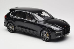 Porsche Cayenne Turbo S 958 Black Metallic Minichamps 1:18 110064000 Метал — снимка 6 от 8