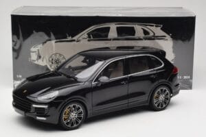 Porsche Cayenne Turbo S 958 Black Metallic Minichamps 1:18 110064000 Метал — снимка 8 от 8