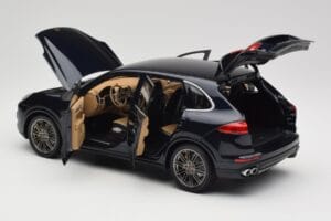 Porsche Cayenne Turbo S 958 Blue Metallic Minichamps 1:18 110064001 Метал — снимка 5 от 8