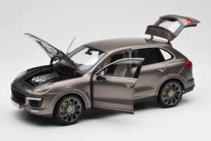 Porsche Cayenne E2 Turbo S Umbra Металик Minichamps 1:18 WAP0213020F Метал — снимка 2 от 8
