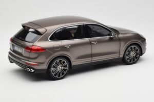 Porsche Cayenne E2 Turbo S Umbra Металик Minichamps 1:18 WAP0213020F Метал — снимка 3 от 8