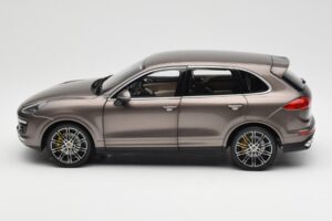 Porsche Cayenne E2 Turbo S Umbra Металик Minichamps 1:18 WAP0213020F Метал — снимка 4 от 8