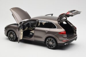 Porsche Cayenne E2 Turbo S Umbra Металик Minichamps 1:18 WAP0213020F Метал — снимка 5 от 8