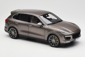 Porsche Cayenne E2 Turbo S Umbra Металик Minichamps 1:18 WAP0213020F Метал — снимка 6 от 8