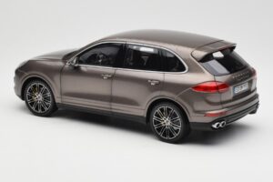 Porsche Cayenne E2 Turbo S Umbra Металик Minichamps 1:18 WAP0213020F Метал — снимка 7 от 8