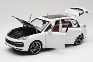Porsche Cayenne 9YA Turbo Бял Metallic Minichamps 1:18 155042560 Метал — снимка 2 от 8