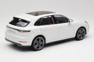 Porsche Cayenne 9YA Turbo Бял Metallic Minichamps 1:18 155042560 Метал — снимка 3 от 8