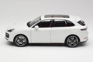 Porsche Cayenne 9YA Turbo Бял Metallic Minichamps 1:18 155042560 Метал — снимка 4 от 8