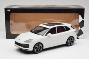 Porsche Cayenne 9YA Turbo Бял Metallic Minichamps 1:18 155042560 Метал — снимка 8 от 8