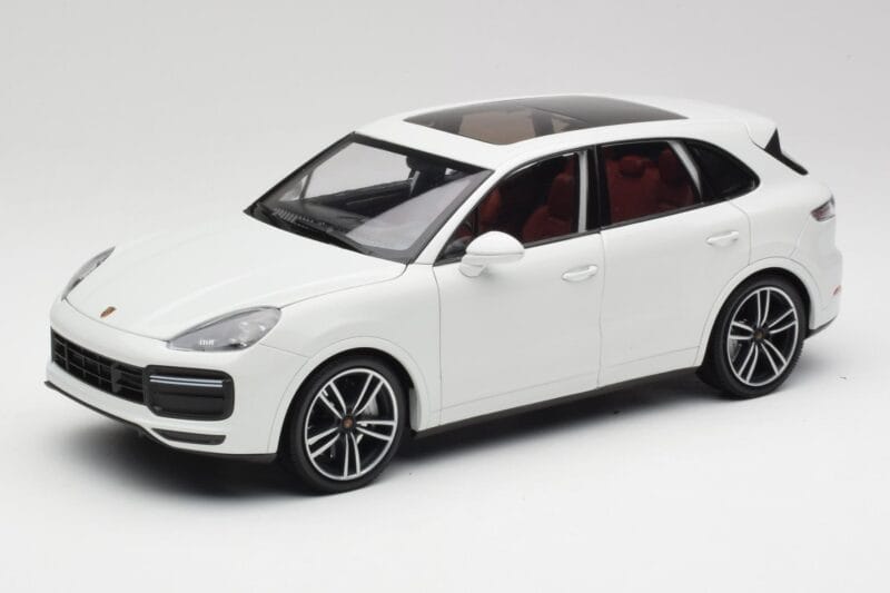 Porsche Cayenne 9YA Turbo Бял Metallic Minichamps 1:18 155042560 Метал