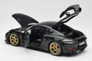 Porsche Cayman GT4 RS 982 Weissach Package Brewster Green Norev 1:18 187250 Метал — снимка 5 от 8