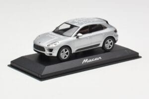 Porsche Macan 95B Silver Grey Metallic Прототип Minichamps 1:43 WAP0201540E Метал — снимка 2 от 4