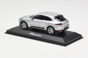 Porsche Macan 95B Silver Grey Metallic Прототип Minichamps 1:43 WAP0201540E Метал — снимка 3 от 4