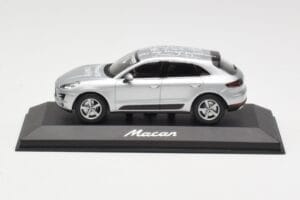 Porsche Macan 95B Silver Grey Metallic Прототип Minichamps 1:43 WAP0201540E Метал
