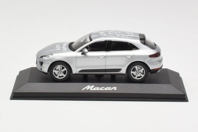Porsche Macan 95B Silver Grey Metallic Прототип Minichamps 1:43 WAP0201540E Метал
