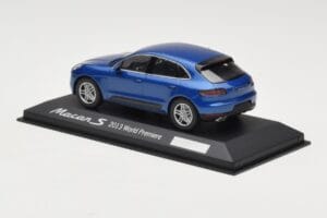 Porsche Macan 95B S Синьо World Premiere Minichamps 1:43 WAP0201550E Метал — снимка 3 от 4