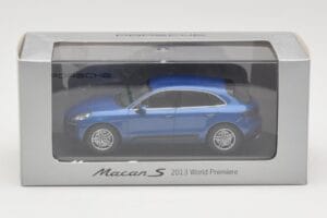 Porsche Macan 95B S Синьо World Premiere Minichamps 1:43 WAP0201550E Метал — снимка 4 от 4