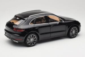 Porsche Macan Turbo 95B Black Metallic Minichamps 1:18 110062502 Метал — снимка 3 от 8