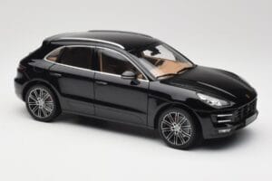 Porsche Macan Turbo 95B Black Metallic Minichamps 1:18 110062502 Метал — снимка 6 от 8