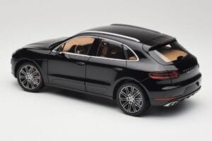 Porsche Macan Turbo 95B Black Metallic Minichamps 1:18 110062502 Метал — снимка 7 от 8