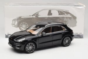 Porsche Macan Turbo 95B Black Metallic Minichamps 1:18 110062502 Метал — снимка 8 от 8