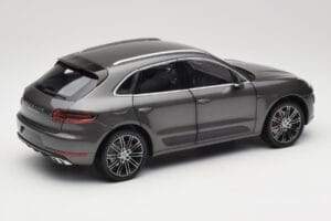 Porsche Macan Turbo 95B Grey Metallic Minichamps 1:18 110062501 Метал — снимка 3 от 8