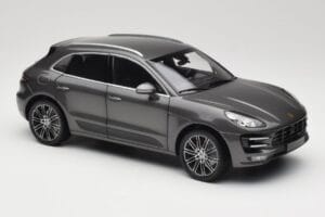Porsche Macan Turbo 95B Grey Metallic Minichamps 1:18 110062501 Метал — снимка 6 от 8