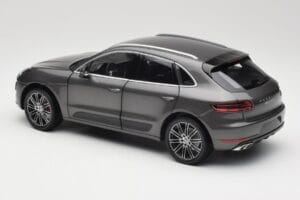 Porsche Macan Turbo 95B Grey Metallic Minichamps 1:18 110062501 Метал — снимка 7 от 8