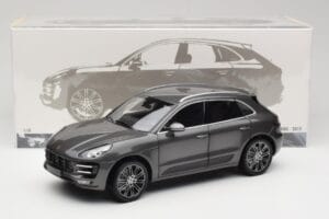 Porsche Macan Turbo 95B Grey Metallic Minichamps 1:18 110062501 Метал — снимка 8 от 8