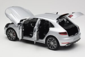 Porsche Macan Turbo 95B Сребърен Minichamps 1:18 110062504 Метал — снимка 7 от 8