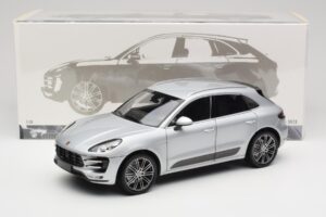 Porsche Macan Turbo 95B Сребърен Minichamps 1:18 110062504 Метал — снимка 8 от 8