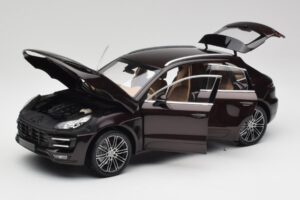 Porsche Macan 95B Turbo Махагон Металик Minichamps 1:18 110062500 Метал — снимка 2 от 8