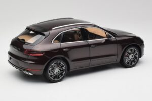 Porsche Macan 95B Turbo Махагон Металик Minichamps 1:18 110062500 Метал — снимка 3 от 8