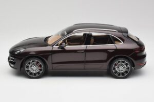 Porsche Macan 95B Turbo Махагон Металик Minichamps 1:18 110062500 Метал — снимка 4 от 8