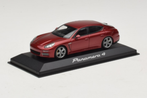 Porsche Panamera 970 4 Red Metallic Minichamps 1:43 WAP0201250E Метал — снимка 2 от 5