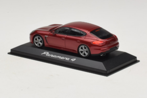 Porsche Panamera 970 4 Red Metallic Minichamps 1:43 WAP0201250E Метал — снимка 3 от 5