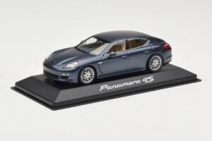Porsche Panamera 970 4 Синьо Металик Minichamps 1:43 400068220 Метал — снимка 2 от 4